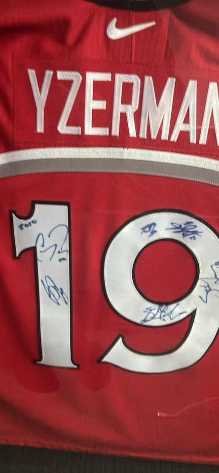 2010 Team Canada steve yzerman signed jersey Signed By Team - Image 2 of 4