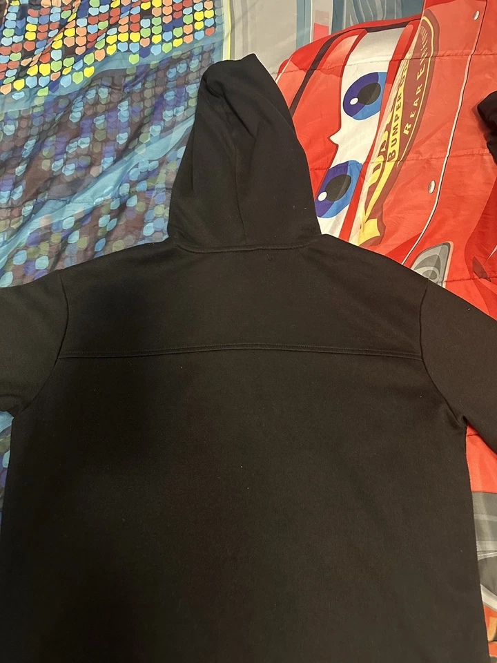 Sudadera con capucha Kenneth Cole Word negra y blanca para hombre Foto 3 de 4