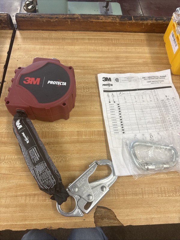 3M  Self Retracting Lifeline Web Snap Hook Construction Fall Protection Device