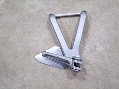 Ducati 748 916 Sozius hinten rechts Sozius Beifahrerzapfen Aufhänger OEM 2370R