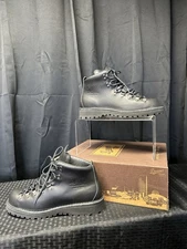 Women’s New Danner Mountain Light Black Boots Size 8