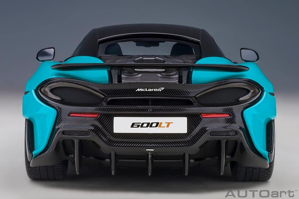 AUTOart 1/18 McLaren 600LT Light Blue Pearl / Carbon Roof 76083