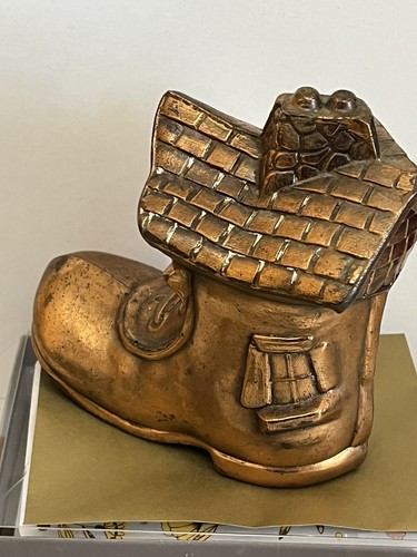 Vintage Metallbank - alte Dame, die in einem Schuh lebte - Patina / MIT STOPFEN - Bild 6 von 9