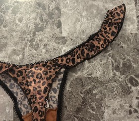 NWT VICTORIA'S SECRET PINK LEOPARD CHEETAH MESH FLUTTER RUFFLE THONG PANTIES