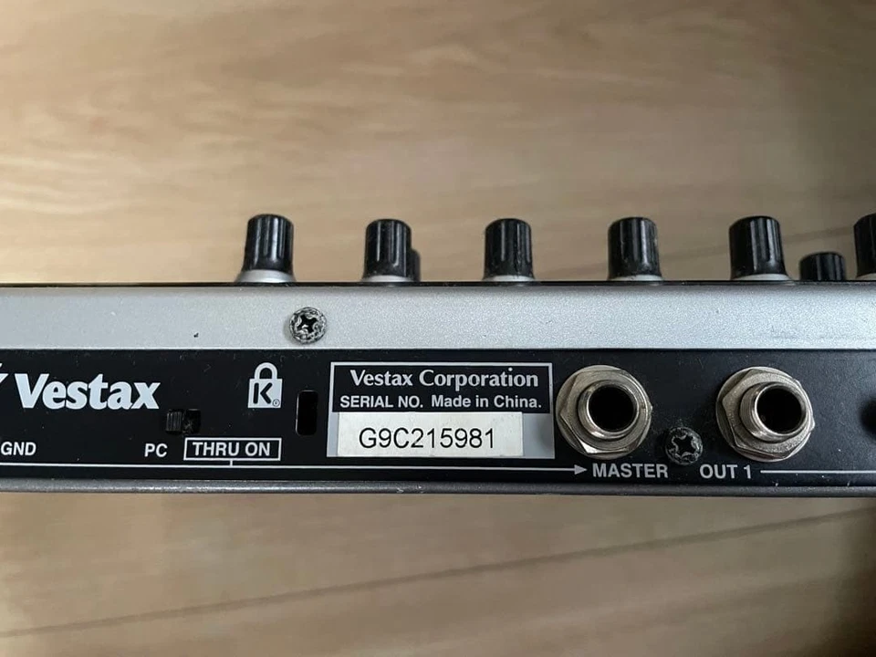 VESTAX VCI-300 DJ Controller - USB MIDI, Tested, No Cables, Cosmetic Wear Japan - Image 3 of 4