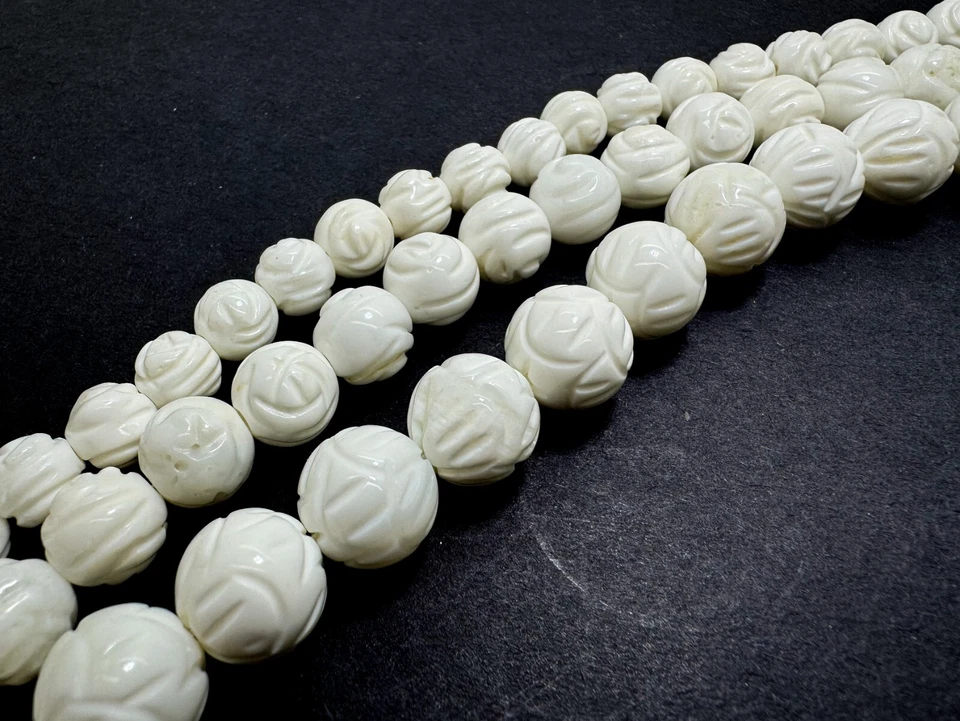 AAA Iridescent White Mother of Pearl MOP Shell Hand Carved Round Beads RNF129 - Image 2 of 4
