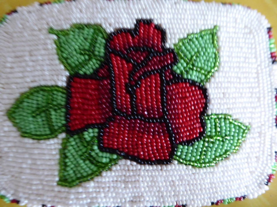 Fivela de cinto com miçangas rosas vermelho e branco contas de sementes étnicas tribais ocidentais 3" X 4" - Imagem 3 de 4