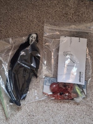 Mezco One:12 Ghost Face Lives 1/12 Action Figure US SELLER
