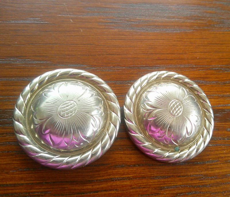 1-1/2" Set of 2 Western Saddle Bright Engraved Concho Wood Screw Back