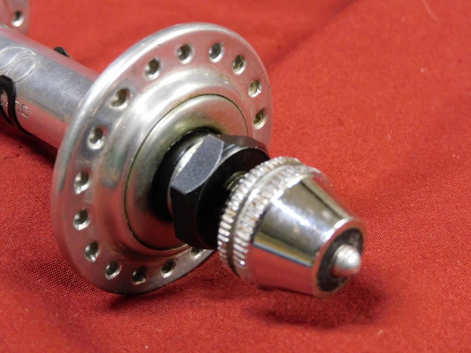 Vintage 70's New Old Stock Shimano 600 HB-6101 Silver 36 Hole Front Hub & Skewer - Image 4 of 4