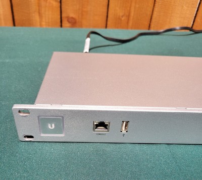 Ubiquity Networks UniFi Pro USG-PRO-4 Security Gateway