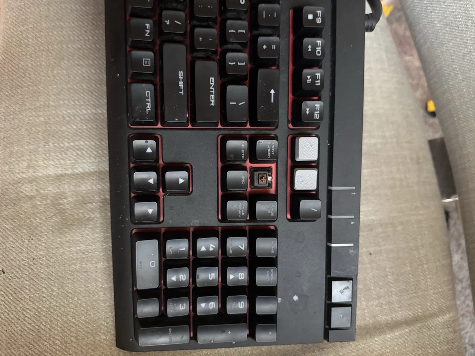 Corsair Strafe RGB Cherry Red Mechanical Gaming Keyboard - Image 3 of 4