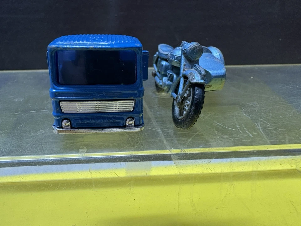 RARE HTF Lesney No. 4 Triumph T110 Motorcycle Made in England+Site Hut Truck-L66 - Image 4 of 4