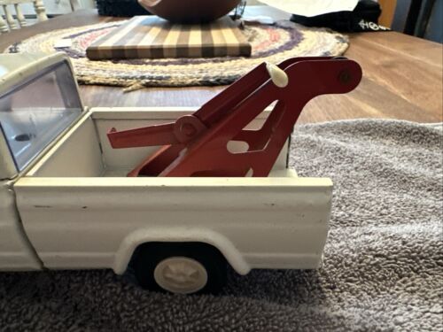 Vintage 1960's Mini-Tonka white Jeep pick up wrecker tow truck Missing Tailgate - Picture 2 of 13