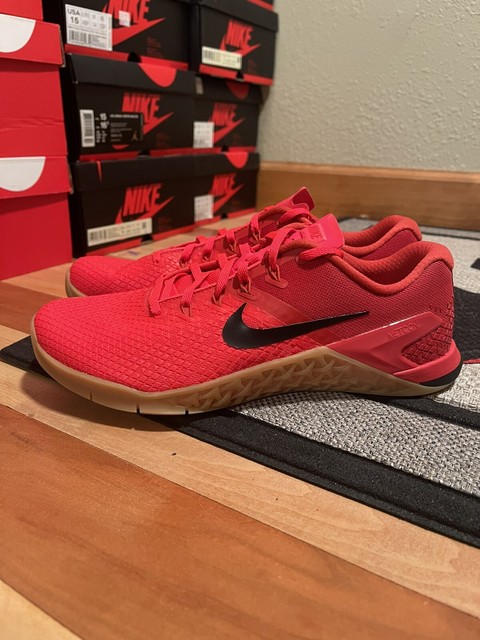 red nike metcon 4