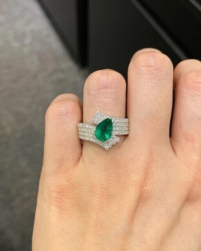 Pear Cut Simulated Green Emerald Women's Wedding Ring In 14k White Gold Plated - Picture 5 of 7