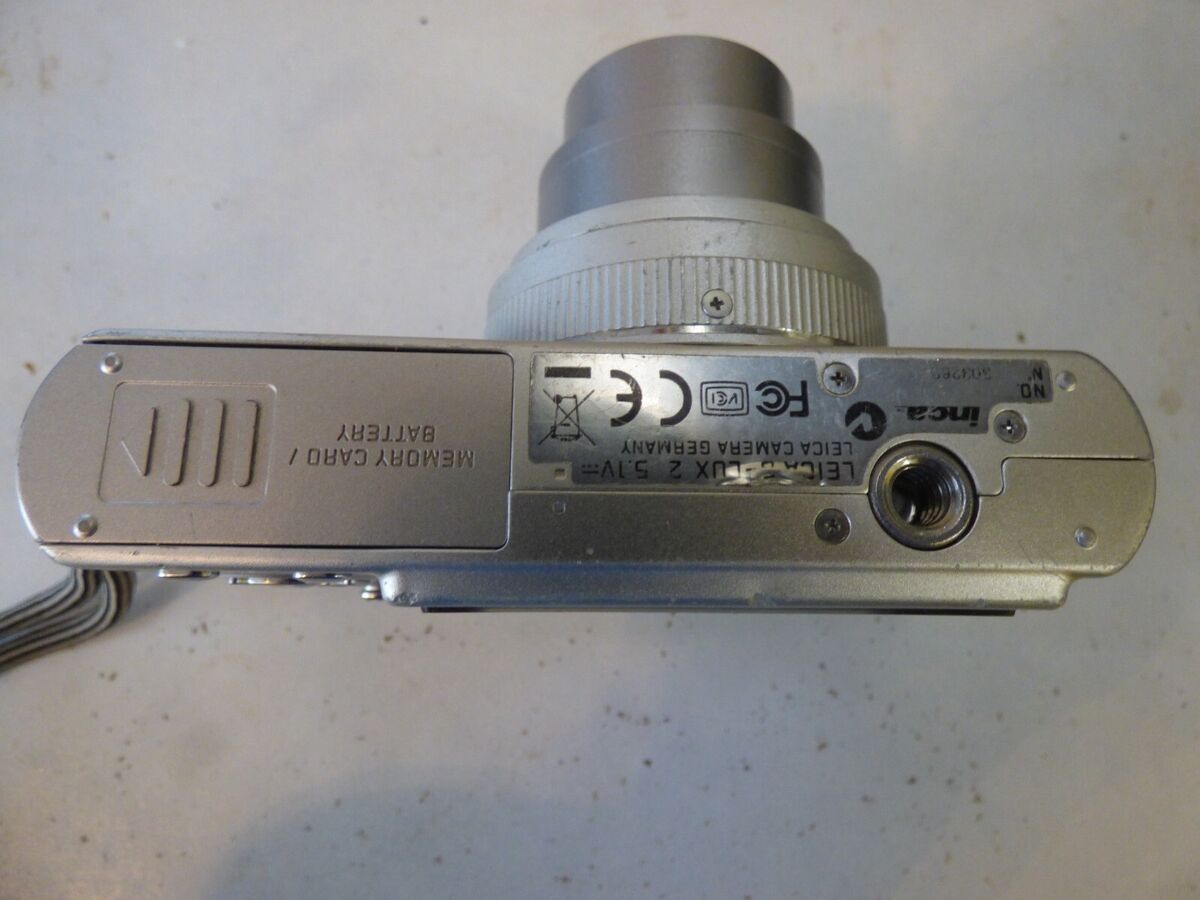 Leica D-Lux 2 Compact Camera Silver. Looks and works great Leica D-Lux 2 Compact Camera Silver. Looks and works great