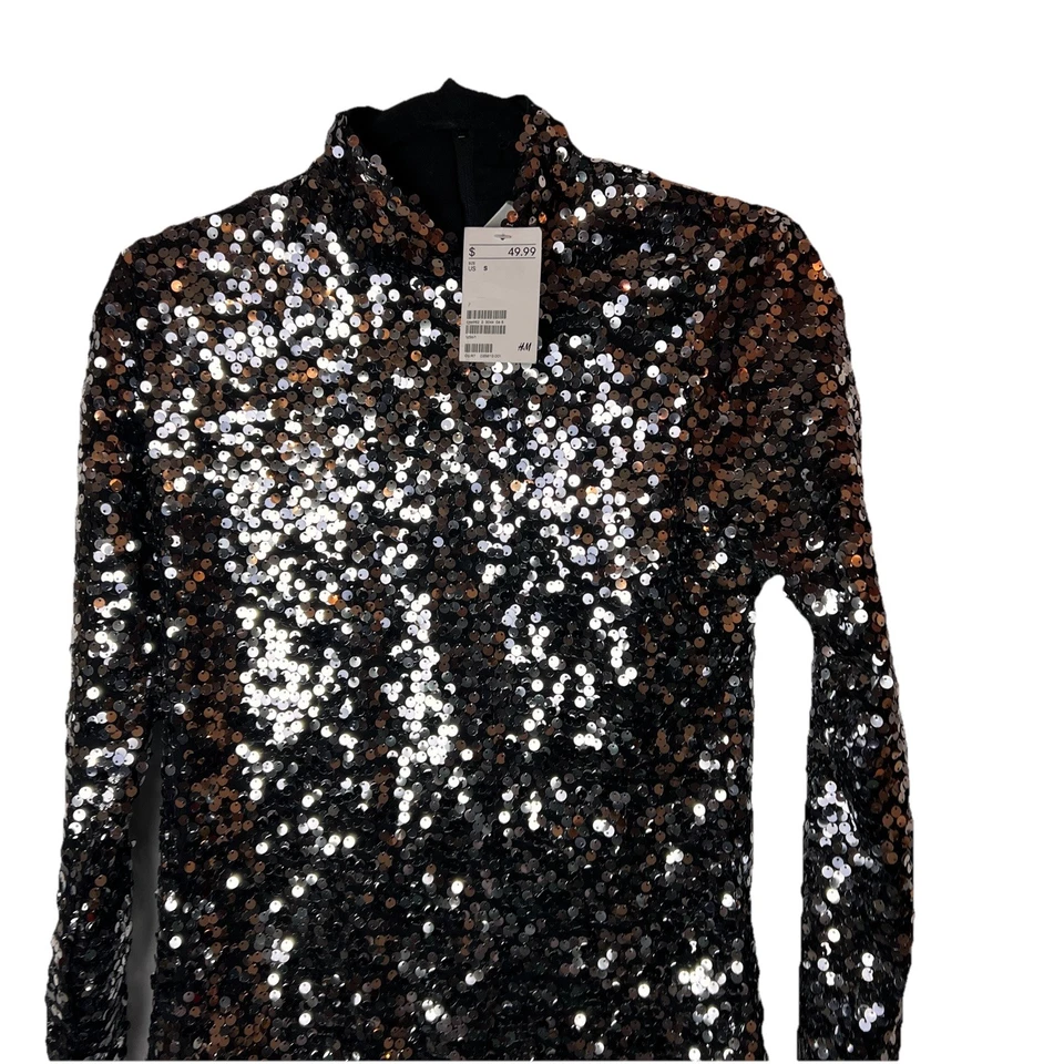 NUEVO CON ETIQUETAS H&M Blusa Estilo Cuello Tortuga Lentejuelas Plateadas Brillante Manga Larga Talla S Foto 2 de 4