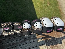 Moxi Rollerskating Pads Size Thick (Plus Size) Open, But Never Worn