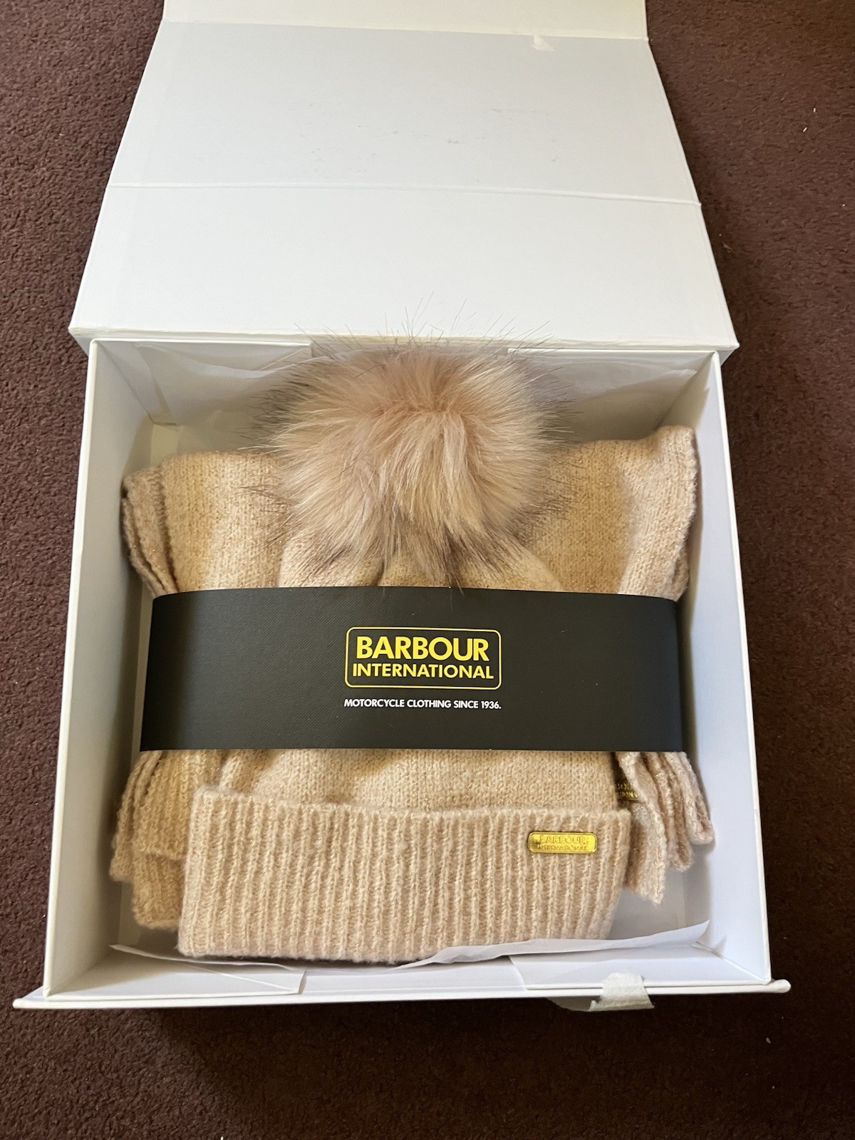 Barbour International Women's Light Pink Knit Hat & Scarf Set image 9