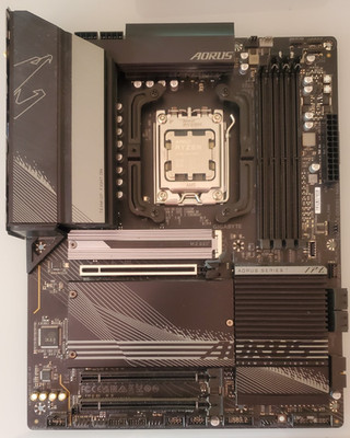 Gigabyte X670 AORUS Elite AX AM5 WiFi 6E ATX Motherboard 7600x AM5 GAMING COMBO.