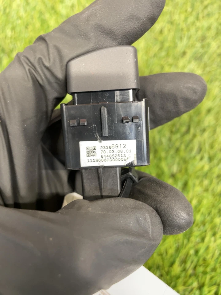 ✅ GMC TERRAIN 2019 interruptor de freno de estacionamiento de emergencia botón PN: 84253911 OEM Foto 2 de 4