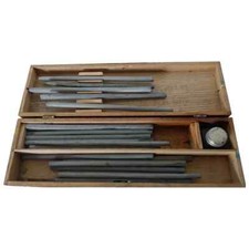 Antigua caja de lápices tintero 19th y 23 lápices primitivos de pizarra