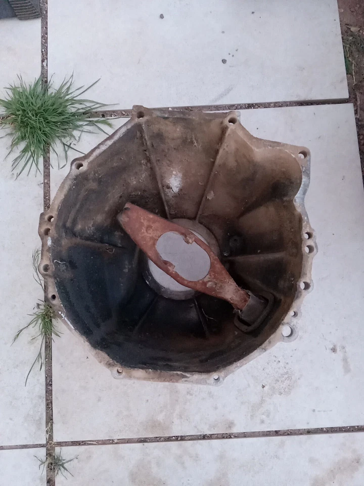 USED ORIGINAL 1983 TO 1987 CHEVETTE MANUAL TRANSMISSION BELL HOUSING IN GOOD CON - Image 3 of 4