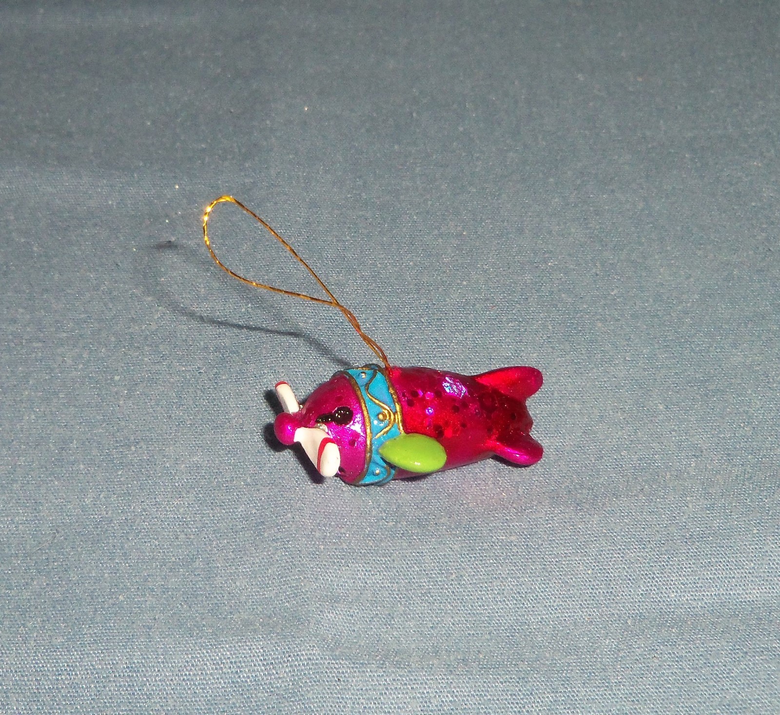 glitter toy airplane