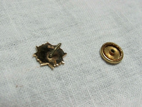 Antique Screw Back Lapel Solid Gold Pin Signo Vinces In Hoc White Enamel Cross - Picture 7 of 8