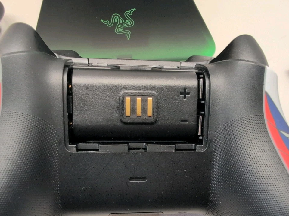 Captain America Razer Limited Edition Xbox Series Controller & Razer Stand - Image 4 of 4