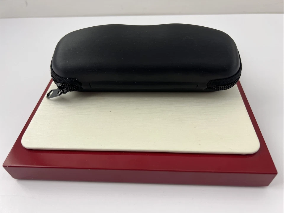 Auténtico estuche para gafas/gafas de sol con cremallera semidura Vogue tamaño mediano-grande NEGRO Foto 2 de 4