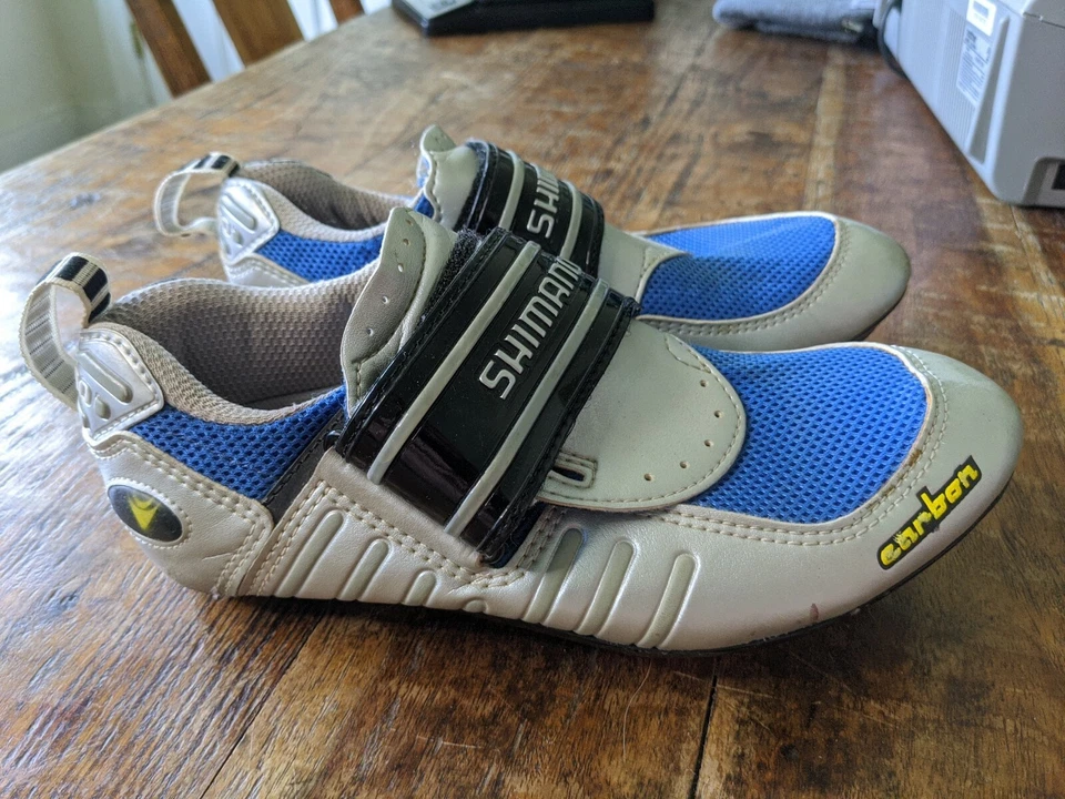 Zapato de ciclismo de triatlón Shimano TR-01 para hombre talla 6 plateado/azul usado. Foto 3 de 4