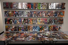Huge Lot 200+ Comics W/ Red Sonja, Vampirella, Spawn + More  Avg FN/VF Cond!