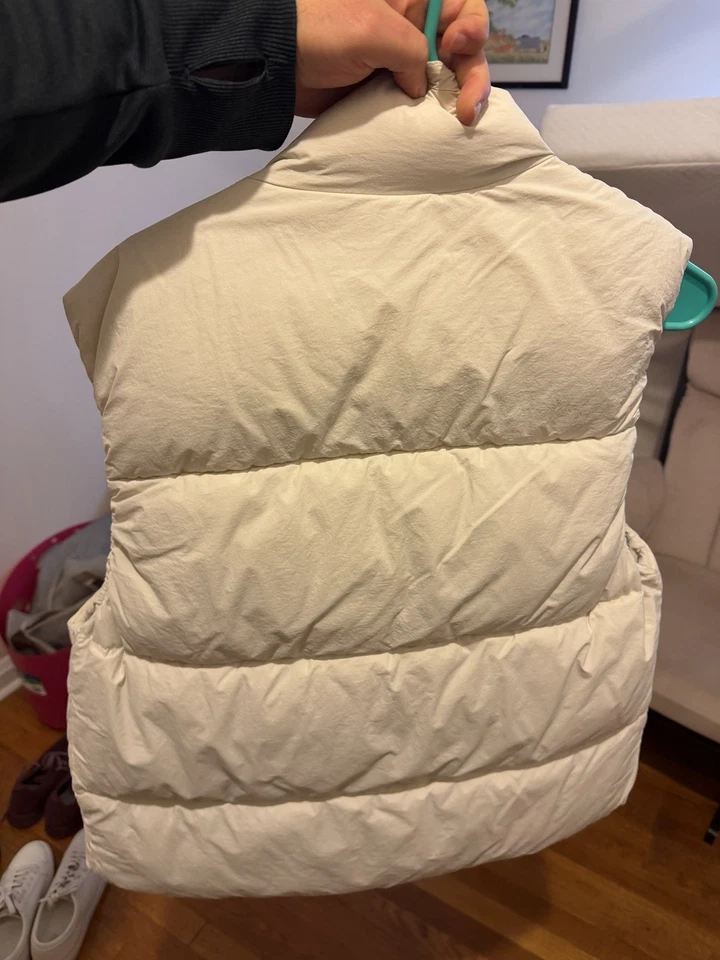 Chaleco/chaleco acolchado crema Zara para hombre talla pequeña Foto 2 de 2