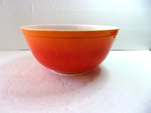 PYREX 403 FLAMEGLO RED TO ORANGE 2.5 QT MIXING BOWL GREAT CONDITION