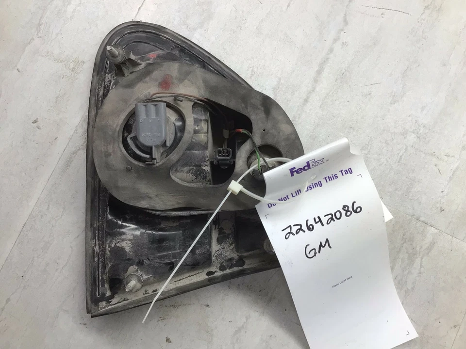 Conjunto de lámpara trasera derecha Oldsmobile Alero 1999-2004 GM 22642086 Foto 4 de 4