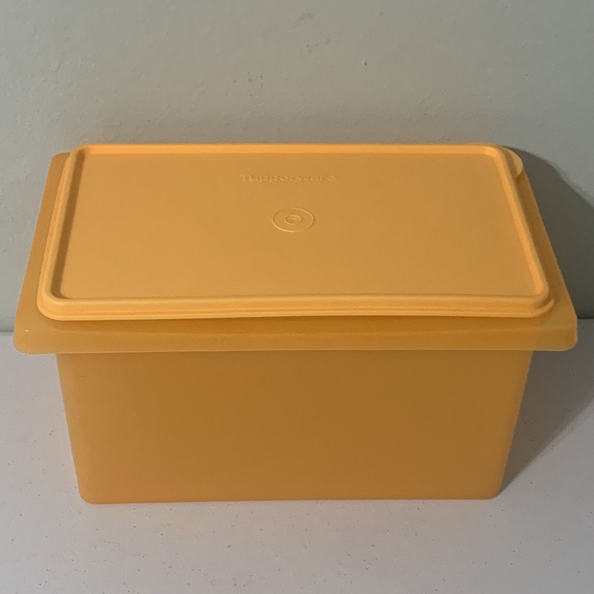 New! Tupperware 1431 Storage Container w/Lid Orange 1/2 Gallon. 6