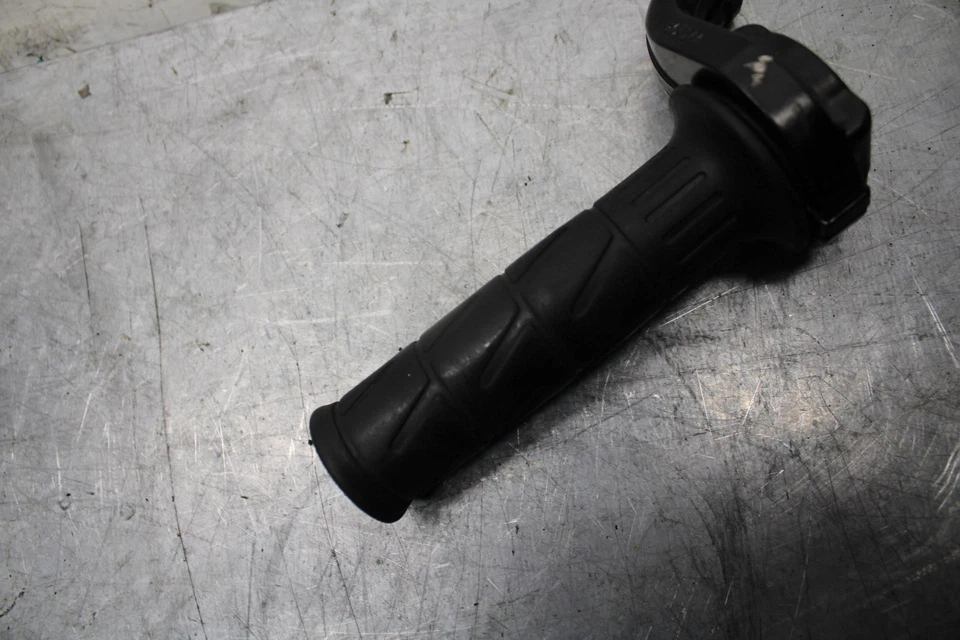 Kawasaki Ninja ZX12R ZX1200B 2002 línea de cable de acelerador guía de carcasa BB48 Foto 3 de 4