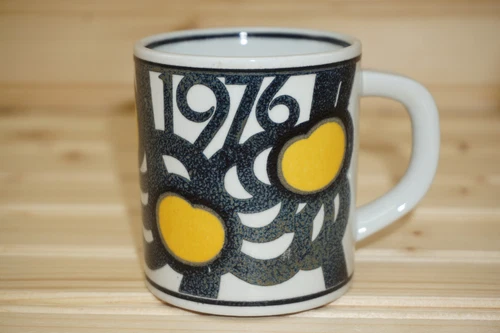 Royal Copenhagen Fajance Mug, 2 7/8"  1976  A   (G75)
