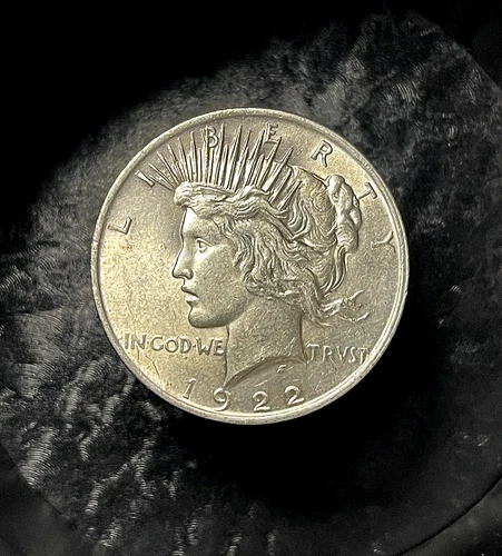 1922 High Grade Uncirculated SILVER Peace Dollar