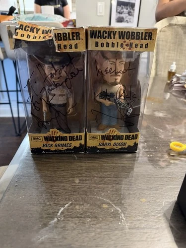 Funko Wacky Wobbler The Walking Dead Daryl Dixon And Rick Grimes Autographed