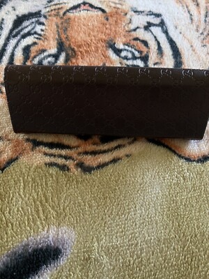 GUCCI Brown Logo Embossed Leather Triangular Sunglasses  display picture 1