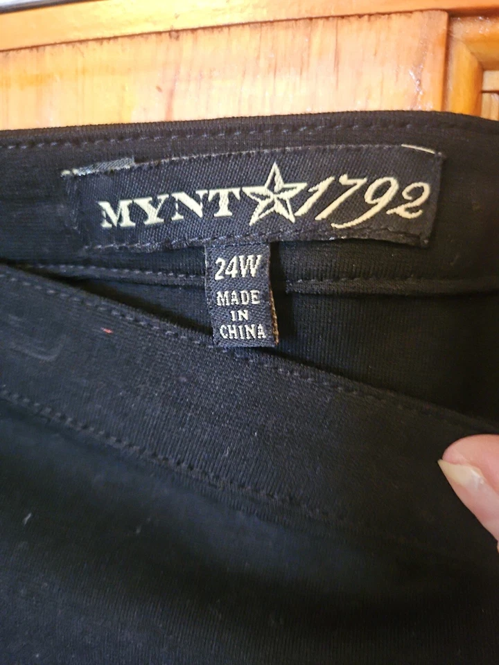 Falda negra para mujer Mynt 1792 detalles forrados de cuero talla 24W nueva sin etiquetas Foto 4 de 4