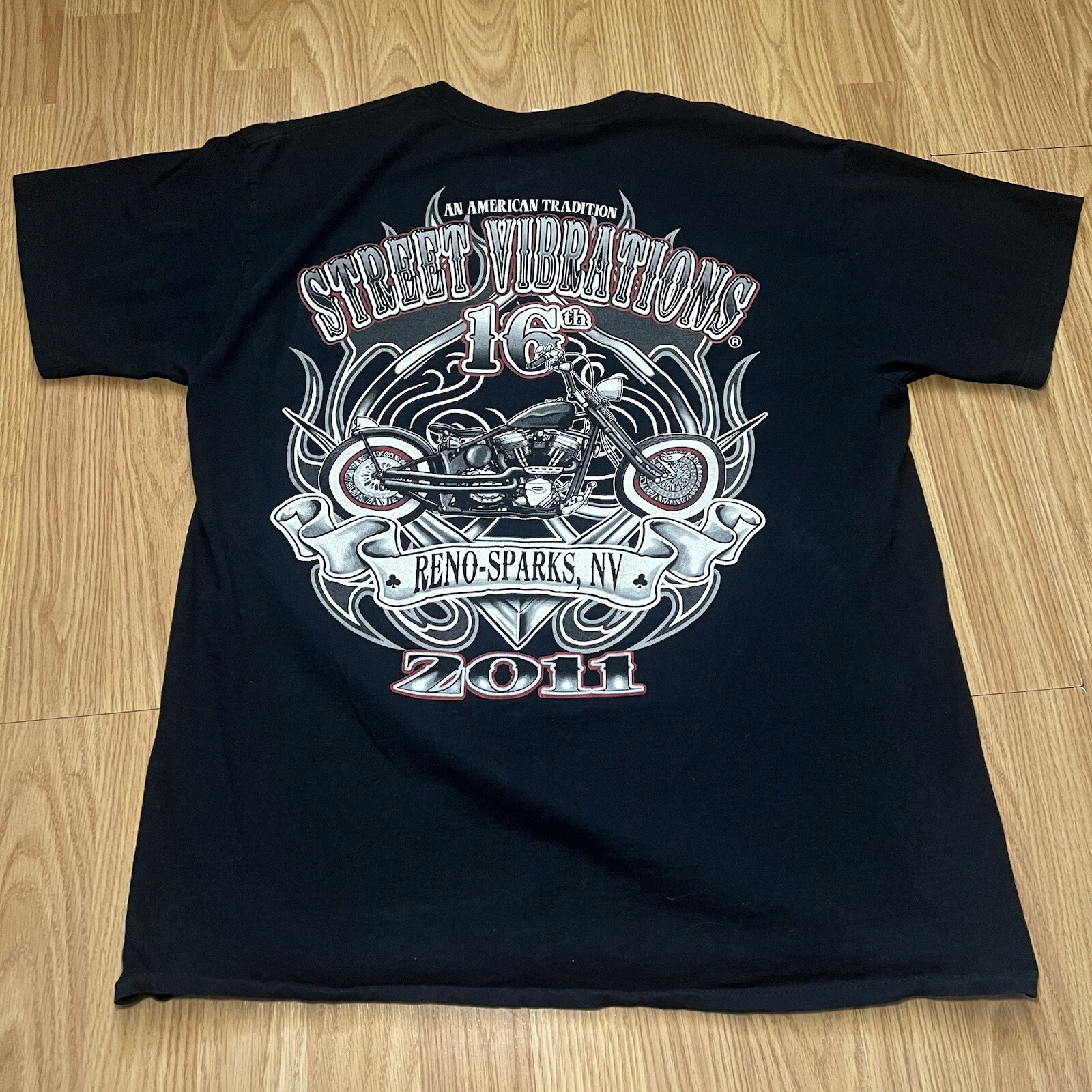 Street Vibrations Reno Sparks Nevada 2011 Biker Moto Graphic T-Shirt Men's Large