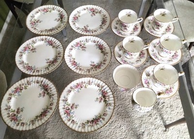 Paragon Moss Rose 5 Tassen mit Untersatz, 6 Kuchenteller, Milchkanne, Zuckerdose