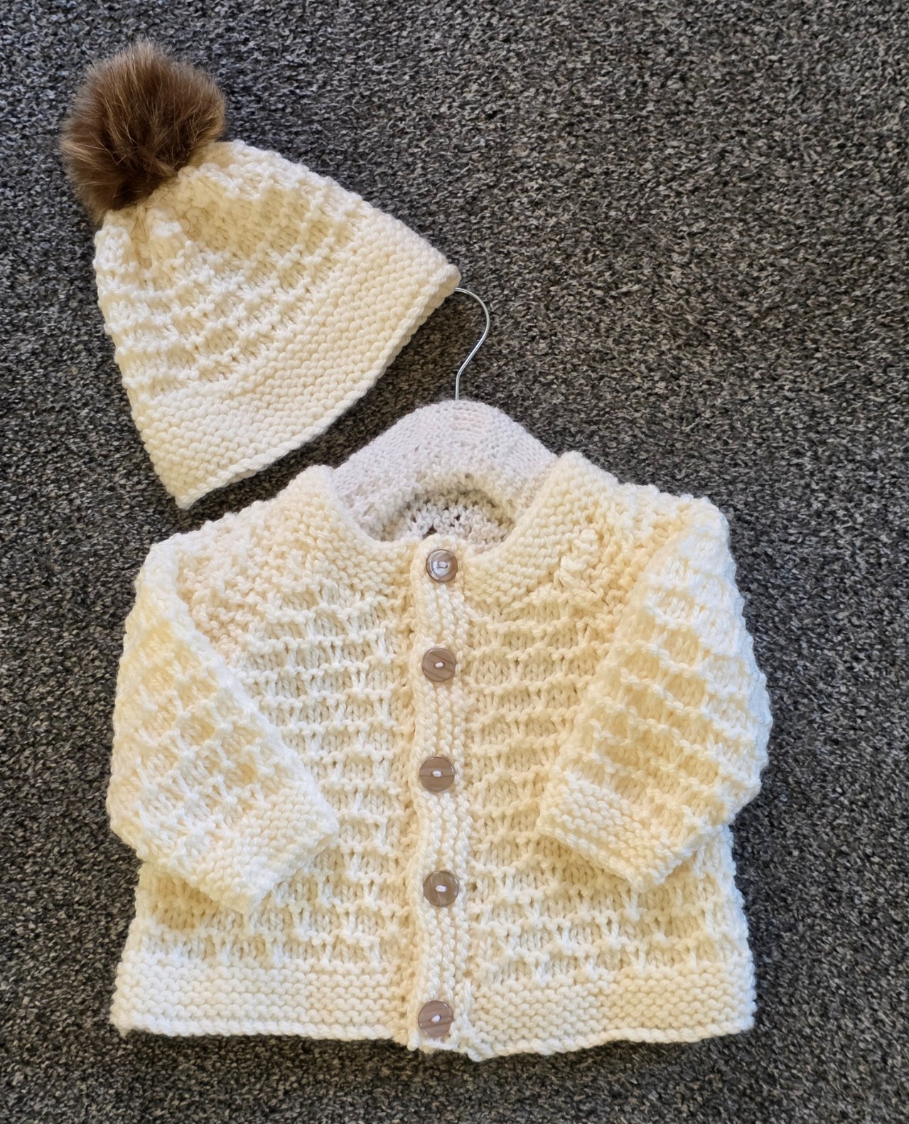 Hand Knitted Baby Cardigan & Hat in Cream Chunky Wool Age 12-18 Months BRAND NEW image 2