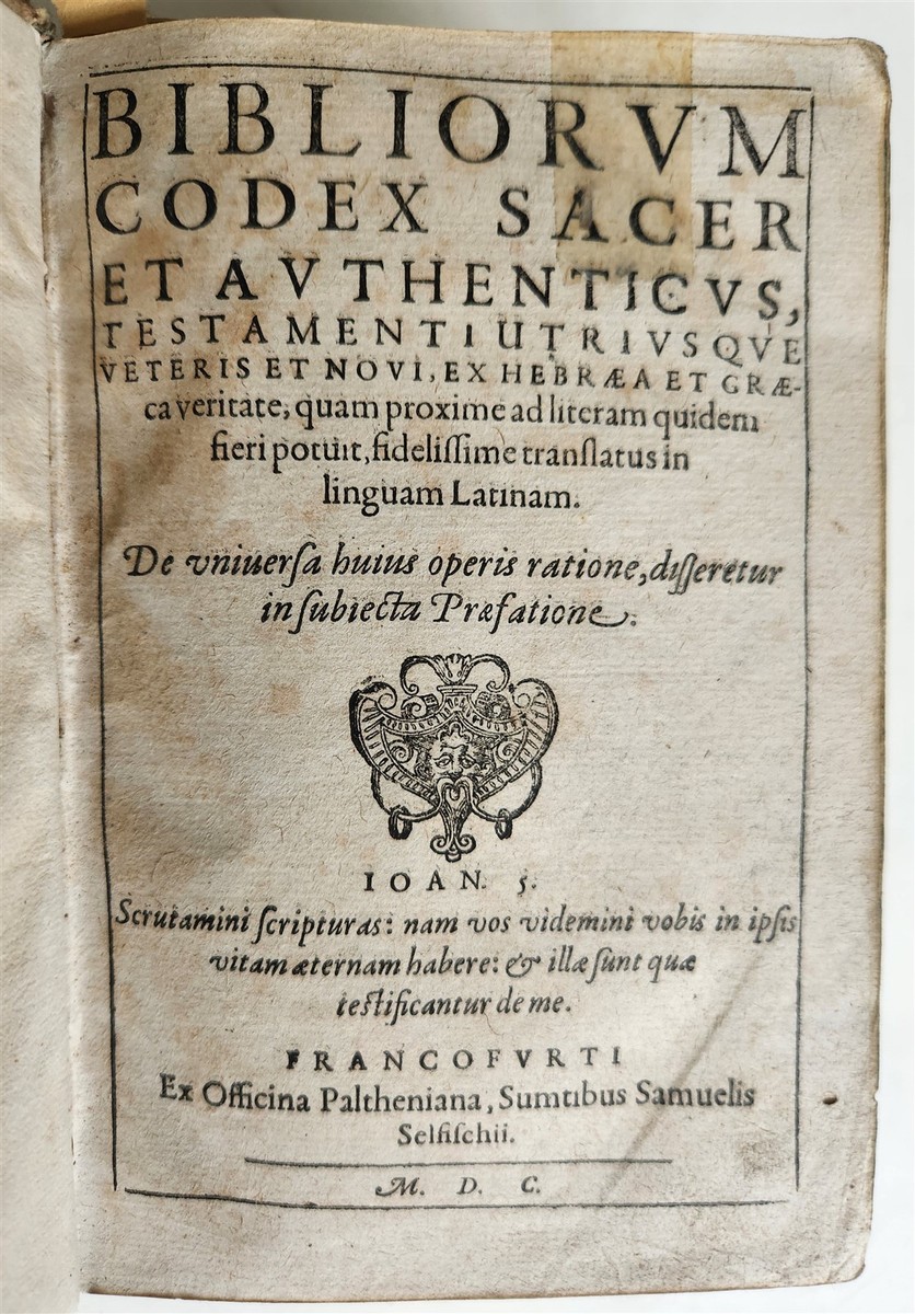 1600 BIBLE in LATIN ILLUSTRATED BIBLIA LATINA antique PIGSKIN