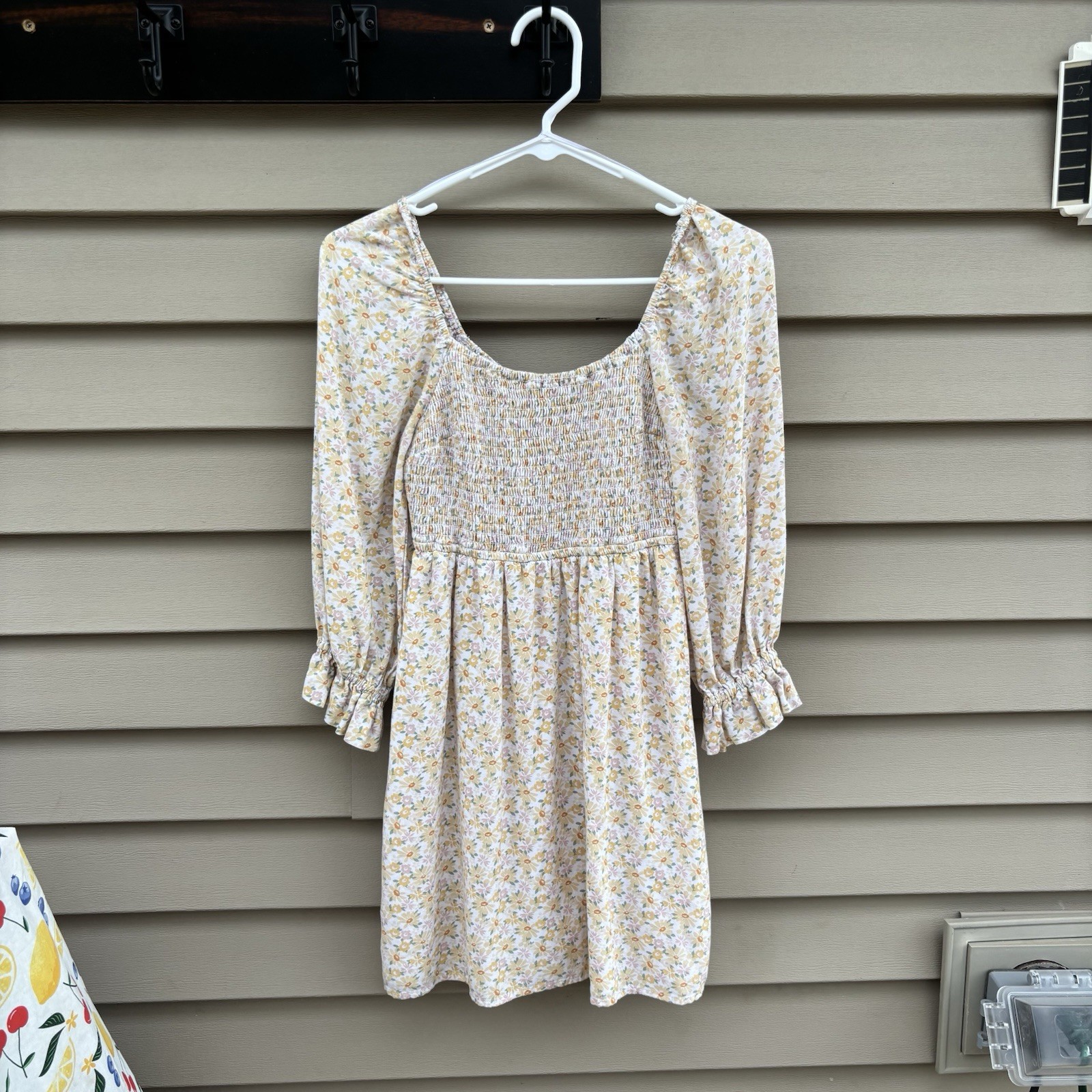 Hollister Smocked Floral Mini Dress Yellow Ditsy Milkmaid Puff Sleeve Size XS