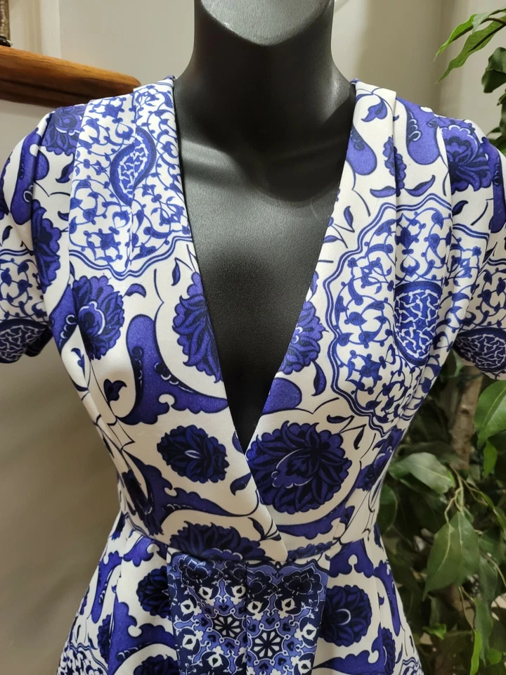 Traje Mameluco Boohoo Mujer Blanco y Azul Floral Poliéster Cuello en V Manga Corta Talla 6 Foto 4 de 4